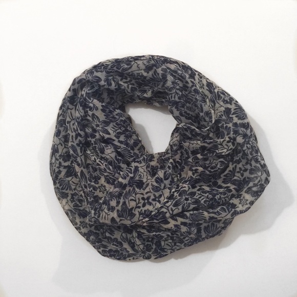 Charlotte Russe Floral Infinity Scarf - Picture 3 of 3